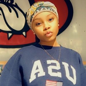 Meet your Posher, Derinda